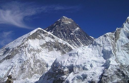 Nepal depremi Everest boyunu kısalttı